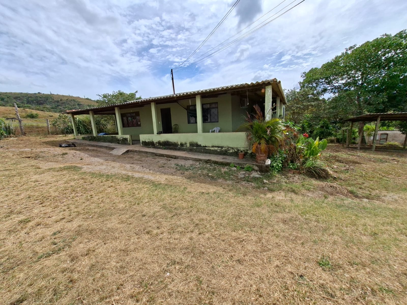 VENDO FAZENDA DE 12 ALQUEIRES PRÓXIMO A GIRASSOL/GO –
